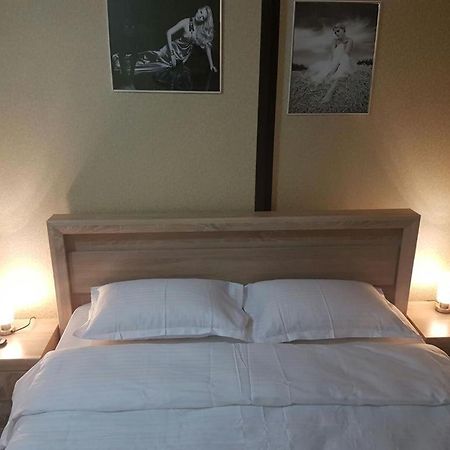 Rez Suites Jászvásár Kültér fotó